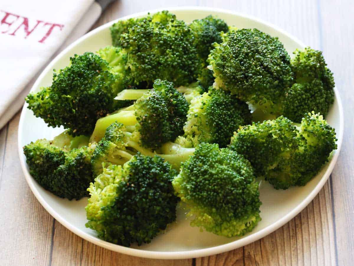 How Healthy Is Steamed Broccoli?