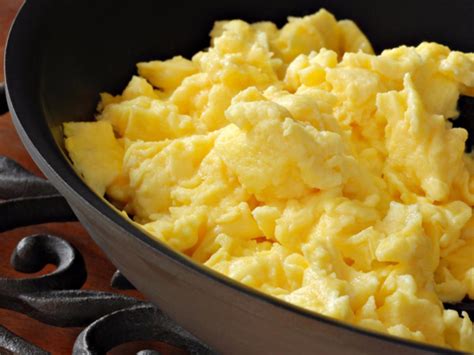 Scrambled Eggs With Cheddar Cheese Recipe And Nutrition Eat This Much