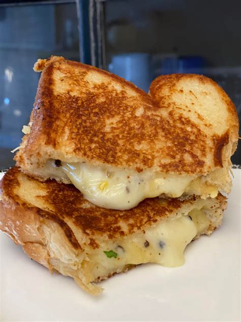 Secret To The Best Grilled Cheese Ever Spread Mayo Instead Of Butter