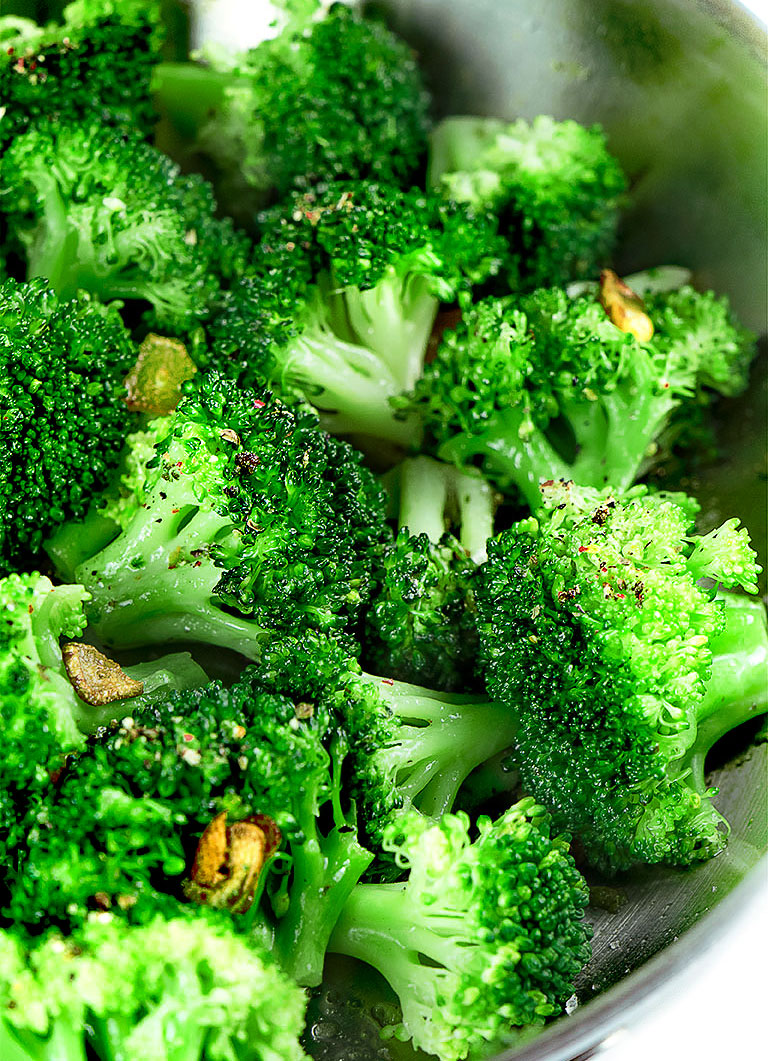 Steamed Broccoli With Toasted Garlic Chefjar