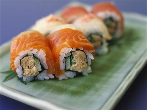 When To Eat Spicy Salmon Roll? Healthy Timing